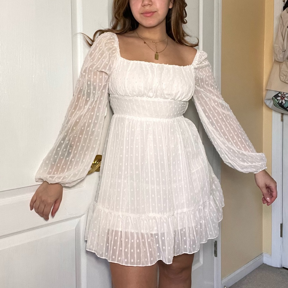 White puff sleeve dress